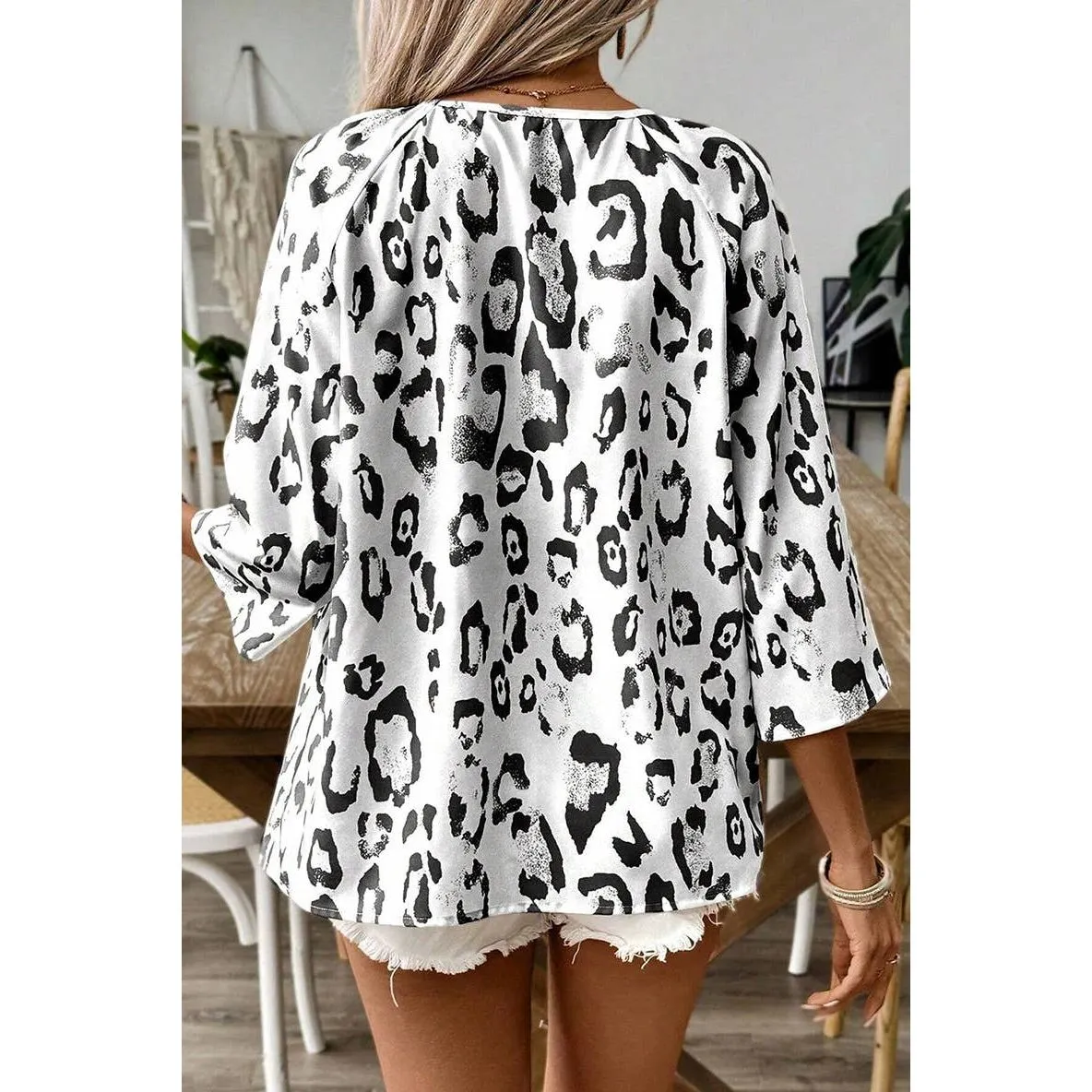 LEOPARD PRINT V-NECK SEVEN-POINT SLEEVE TOP: BLACK / (S) 1