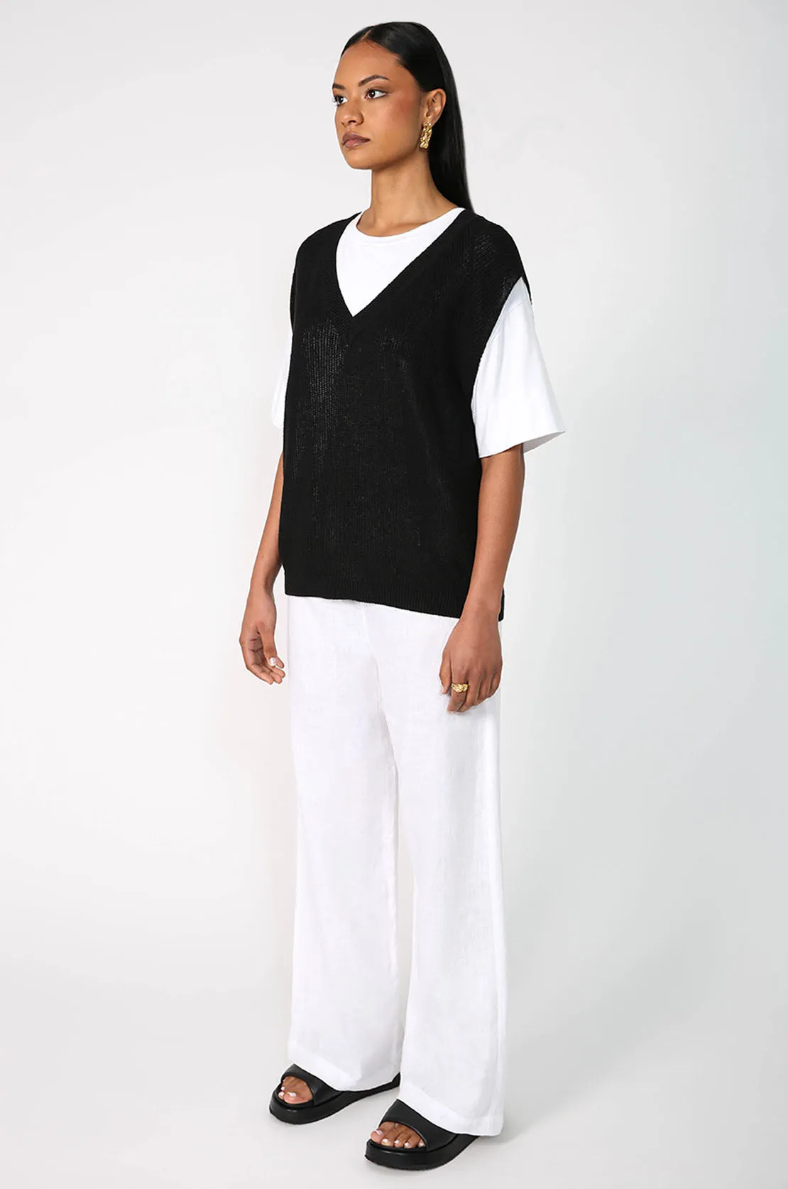 lineate vest / black
