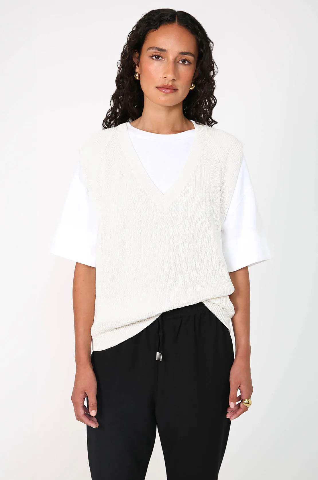 lineate vest / ivory white