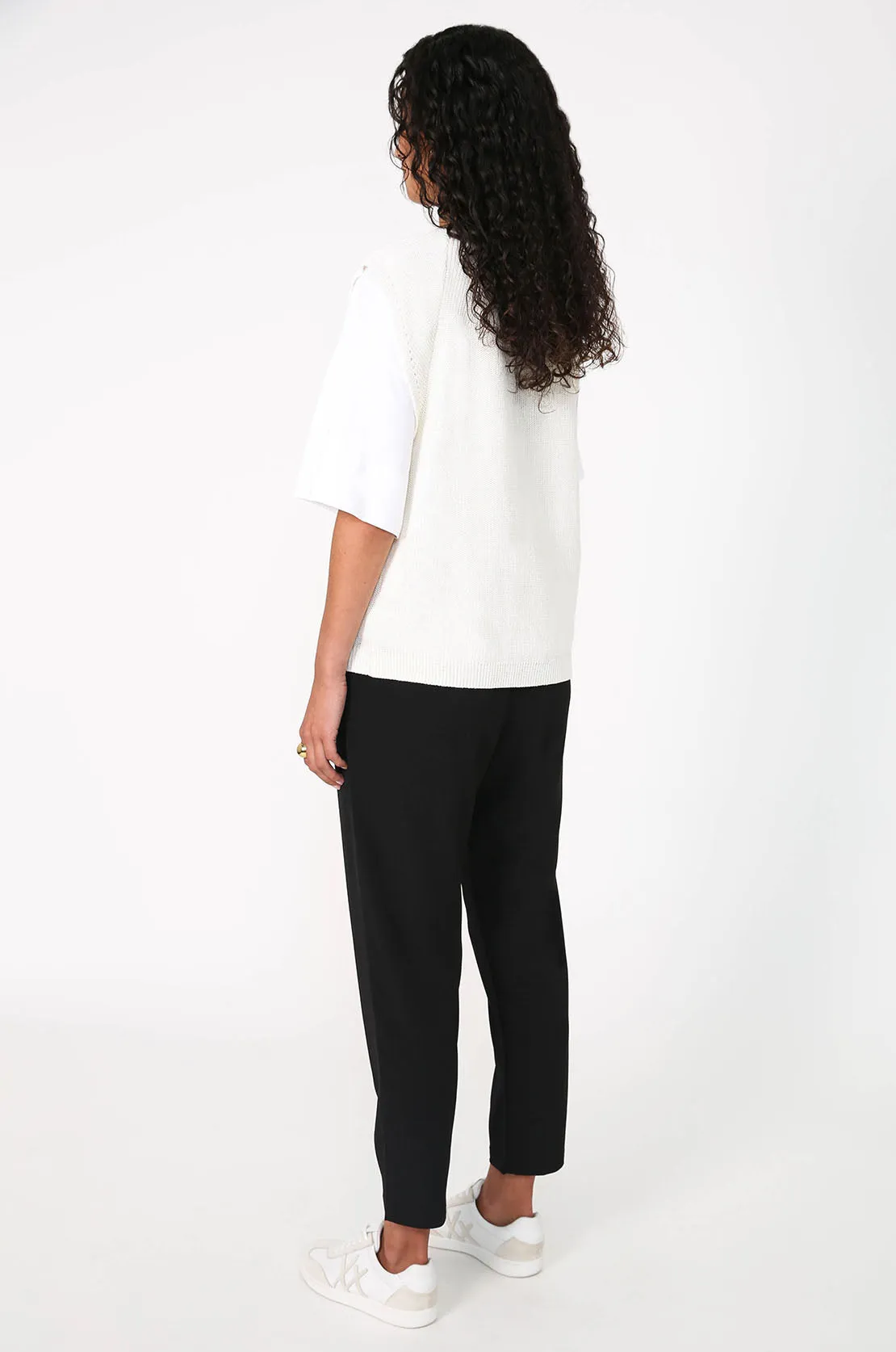 lineate vest / ivory white